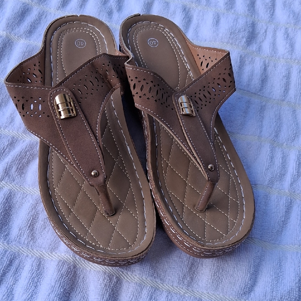 Stylish Brown Sandals with Gold Accents